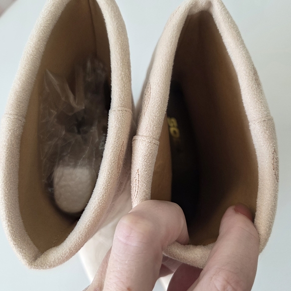 NWOB Soda Gizmos Suede Western Cowgirl Boots Folded Cuffs Block Heel Beige 38 8 - Picture 4 of 7